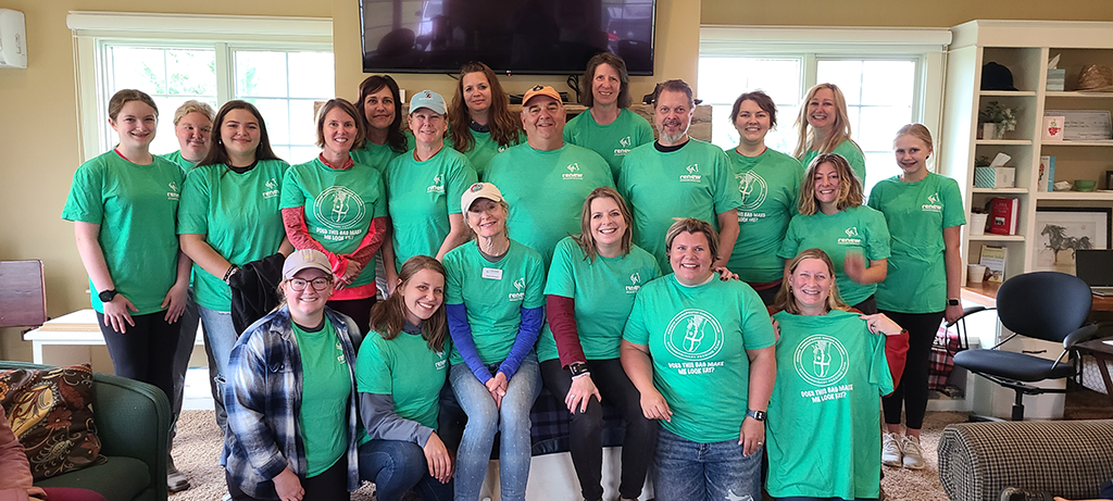 Group picture of Renew feeding volunteers.