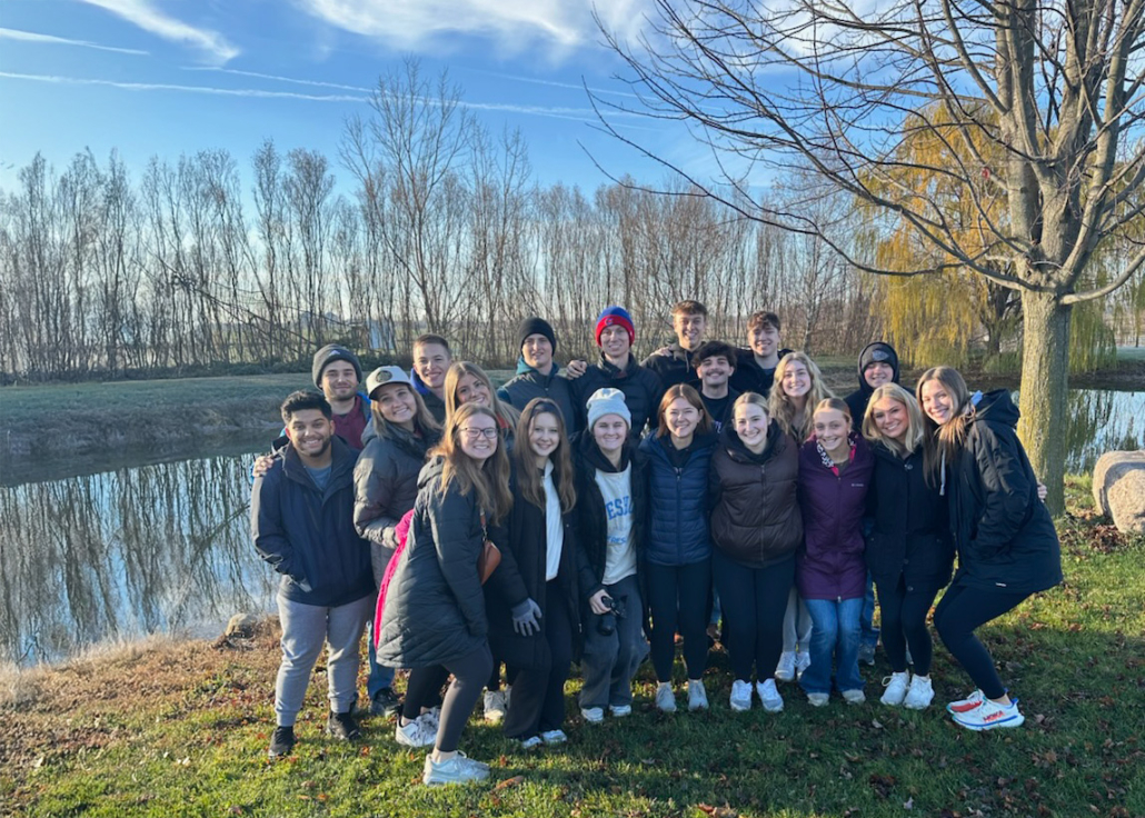 Students from Illinois State University volunteer their time at Renew.